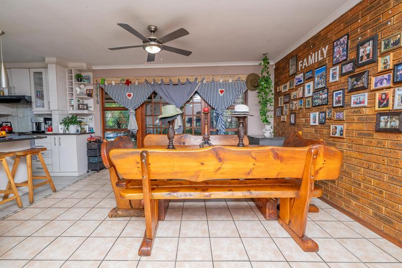 5 Bedroom Property for Sale in Morgenster Heights Western Cape